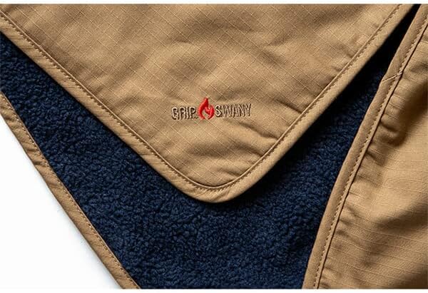 Grip Swany Fire Proof Blanket　ロゴが見える状態